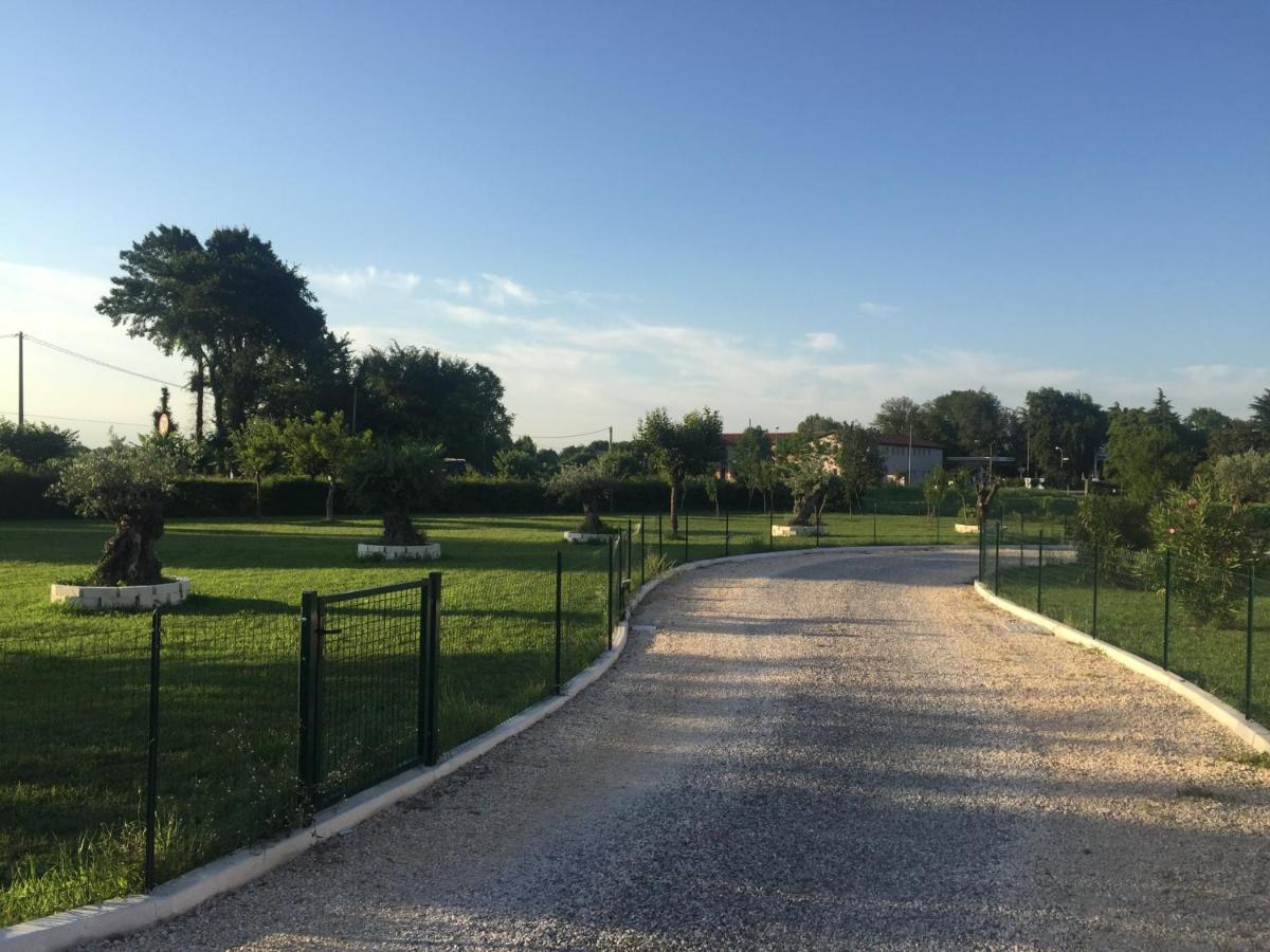 Red Tower Venice Apartment - 2 Mins From Vce Airport- Free Wifi تيسّيرا المظهر الخارجي الصورة