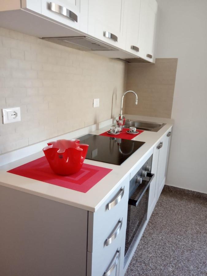 Red Tower Venice Apartment - 2 Mins From Vce Airport- Free Wifi تيسّيرا المظهر الخارجي الصورة