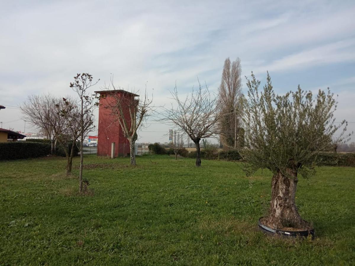 Red Tower Venice Apartment - 2 Mins From Vce Airport- Free Wifi تيسّيرا المظهر الخارجي الصورة